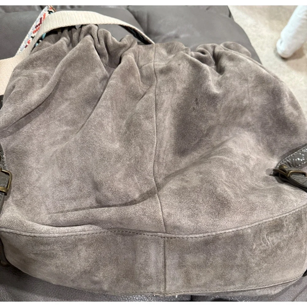 Bica Cheia Grey Suede Boho Hobo Bag Embroidered‎ Guitar Strap Patent Trim Brass